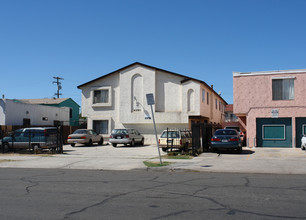 4050 Van Dyke Ave in San Diego, CA - Building Photo - Building Photo