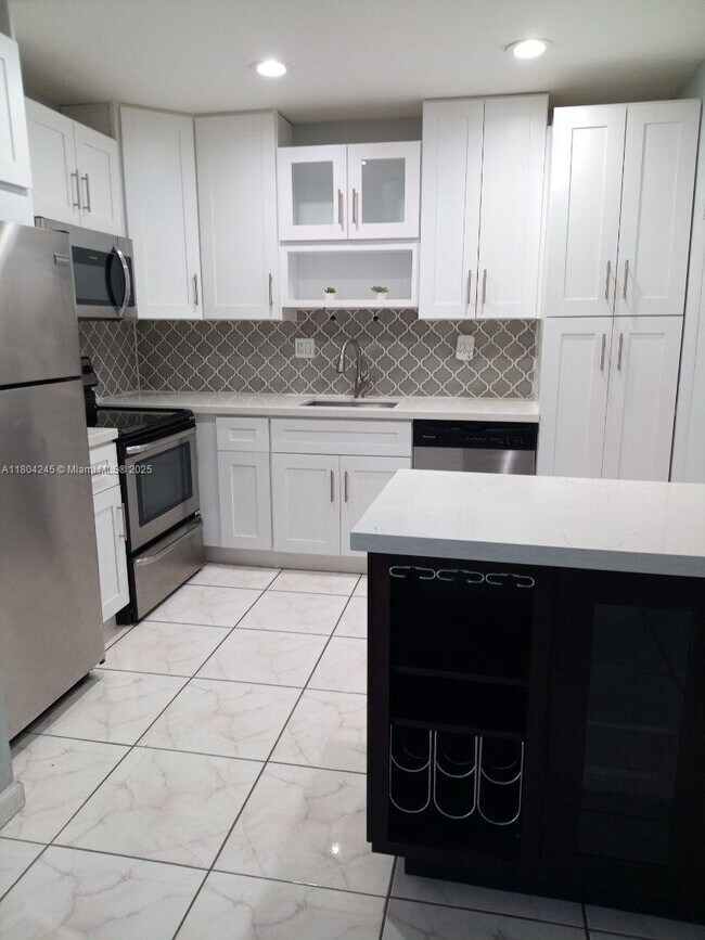 12820 SW 43rd Dr in Miami, FL - Building Photo - Building Photo