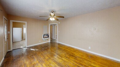 100 S Houston Ave in Portales, NM - Building Photo - Building Photo