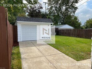 4003 Woodway Ave in Parma, OH - Building Photo - Building Photo