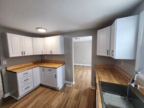 8439 Lace Bark Ln in Liverpool, NY - Building Photo - Building Photo