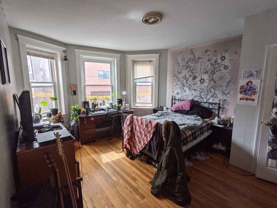 158 Kelton St, Unit 5 in Boston, MA - Building Photo