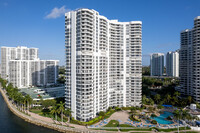 Towers 100 - 600 in Aventura, FL - Foto de edificio - Building Photo