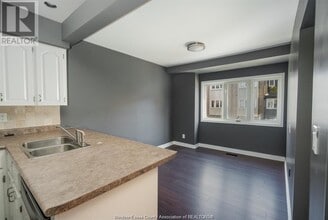 3925 Riverside Dr E in Windsor, ON - Building Photo - Building Photo