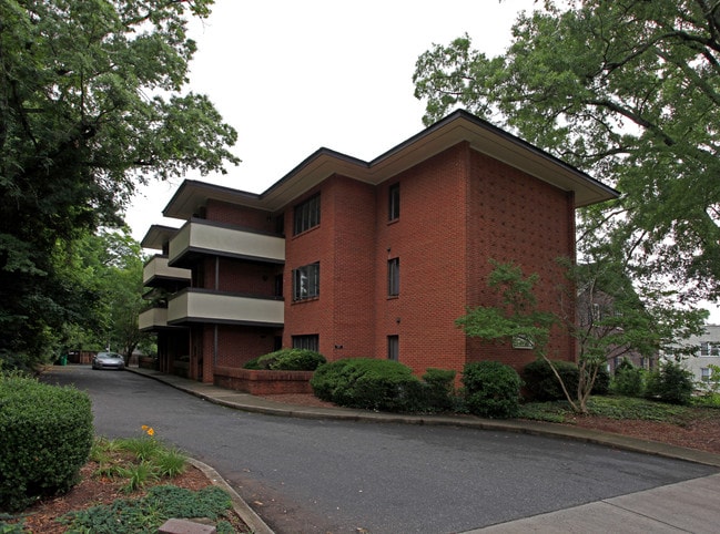 Balmoral Courts in Charlotte, NC - Foto de edificio - Building Photo