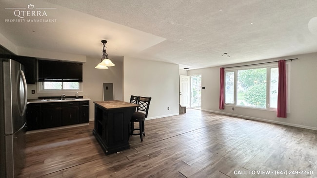 property at 24 Ranchwood Cres