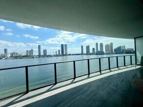 5500 Island Estates Dr in Aventura, FL - Building Photo - Building Photo