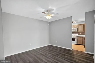 1300 Army Navy Dr, Unit 529 in Arlington, VA - Building Photo - Building Photo