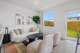 33738 SW 194th Pl in Homestead, FL - Building Photo