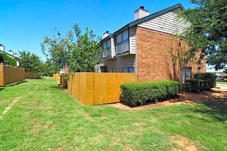 Shorewood Park Townhomes in Grapevine, TX - Building Photo - Building Photo