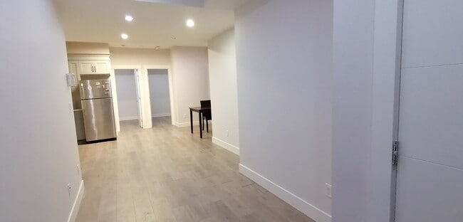 1350 Cliff Av in Burnaby, BC - Building Photo - Building Photo