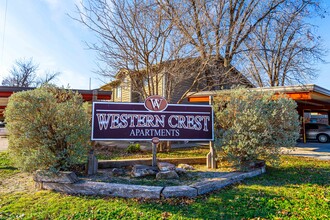 Western Crest Apartments in Snyder, TX - Building Photo - Primary Photo