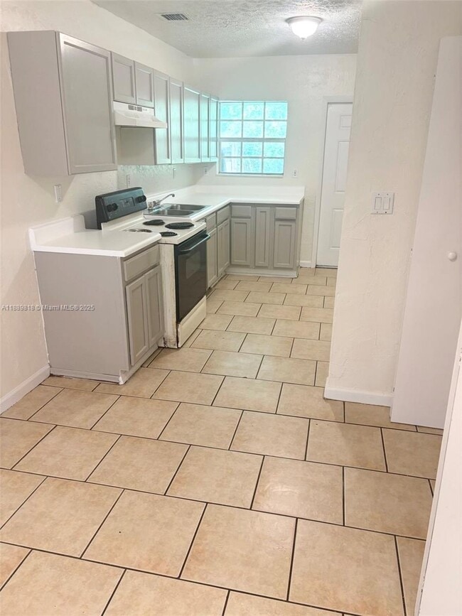 10621 SW 170th Terrace in Miami, FL - Building Photo - Building Photo