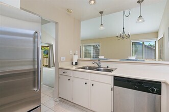 930 Via Mil Cumbres, Unit 176 in Solana Beach, CA - Building Photo - Building Photo