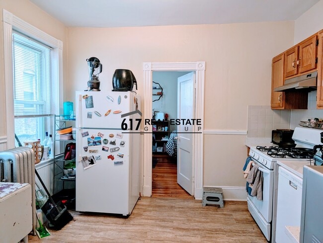 16 Fuller St, Unit 1 in Brookline, MA - Building Photo - Building Photo