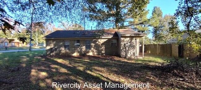 107 Loraine Rd in Memphis, TN - Foto de edificio - Building Photo