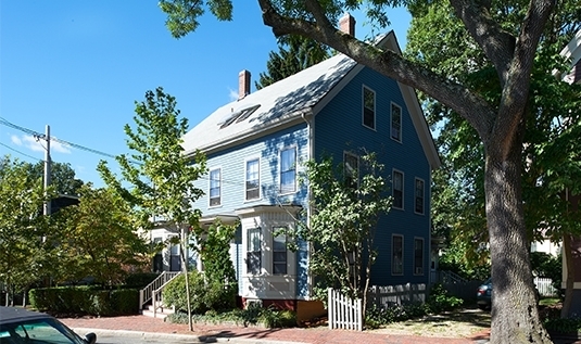 33-35 Banks St in Cambridge, MA - Foto de edificio - Building Photo