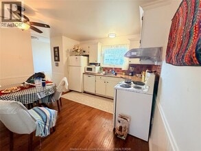 3000 Meadowbrook Ln in Windsor, ON - Building Photo - Building Photo