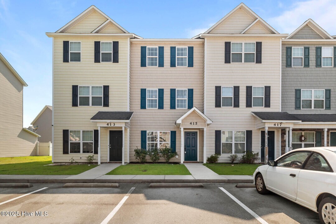 415 Caldwell Loop in Jacksonville, NC - Building Photo