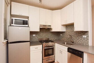 511 W Belmont Ave in Chicago, IL - Building Photo - Building Photo