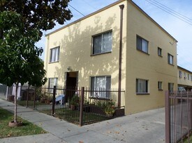 Cypress Apartments in South Gate, CA - Foto de edificio - Building Photo