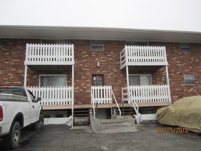 1805 Bashford Manor Ln in Louisville, KY - Building Photo - Building Photo