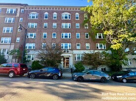 1615 Commonwealth Ave, Unit 14 in Boston, MA - Building Photo
