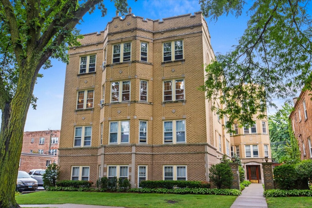 814 Mulford St, Unit 2R in Evanston, IL - Building Photo