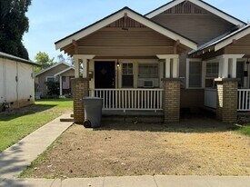 854-856 W 22nd St in Merced, CA - Building Photo