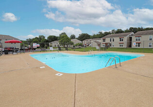 Quail Run at Meadow Springs in Mountain Home, AR - Foto de edificio - Building Photo