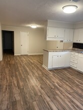 4629 Main Ave, Unit Front in Groves, TX - Building Photo - Building Photo