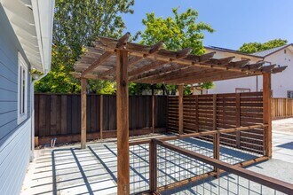 616 Redwood Ave in Redwood City, CA - Building Photo - Building Photo