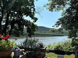 27 Webb Ln in Highland Falls, NY - Building Photo