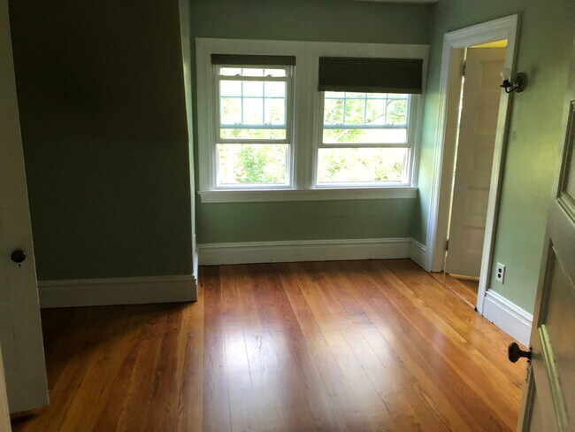 98 Thorndike St in Brookline, MA - Building Photo - Building Photo