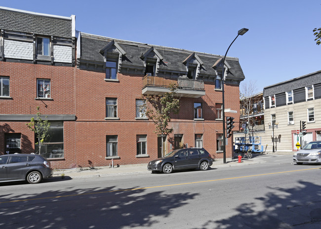 3359 E Sainte-Catherine E in Montréal, QC - Building Photo - Building Photo