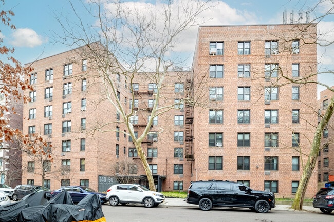 140-50 Burden Cres in Jamaica, NY - Building Photo - Building Photo