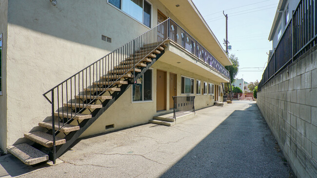 5263 Riverton Ave in North Hollywood, CA - Building Photo - Building Photo