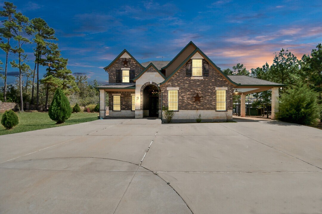 160 Frst Trce Ln in Willis, TX - Building Photo