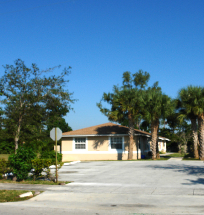 2443-2445 Taylor St in Hollywood, FL - Building Photo - Building Photo