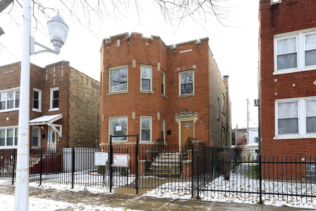 7956 S Kingston Ave in Chicago, IL - Building Photo