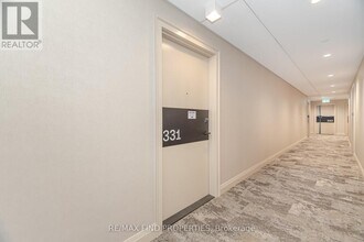 3250 Carding Mill Trail in Oakville, ON - Building Photo - Building Photo