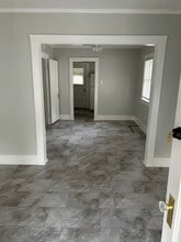 1107 E Seneca Pl in Peoria, IL - Building Photo - Building Photo