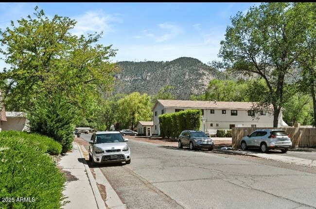 2905 N Aris St in Flagstaff, AZ - Foto de edificio - Building Photo