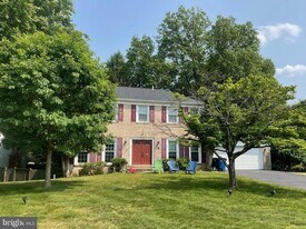 1727 Pebble Beach Dr in Vienna, VA - Building Photo