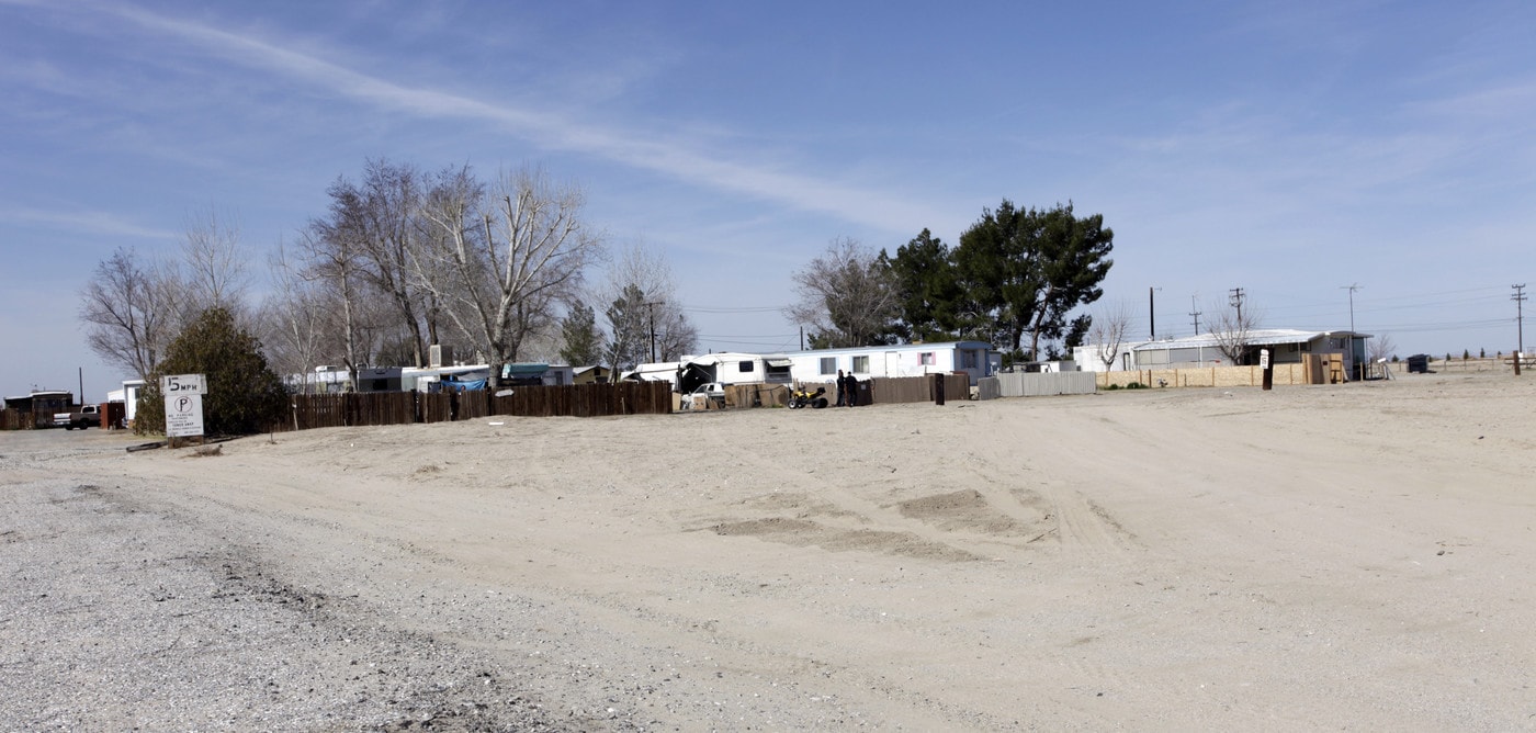 24811 Community Blvd in Hinkley, CA - Building Photo