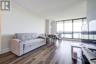 260-1260 Seneca Hill Dr in Toronto, ON - Building Photo - Building Photo