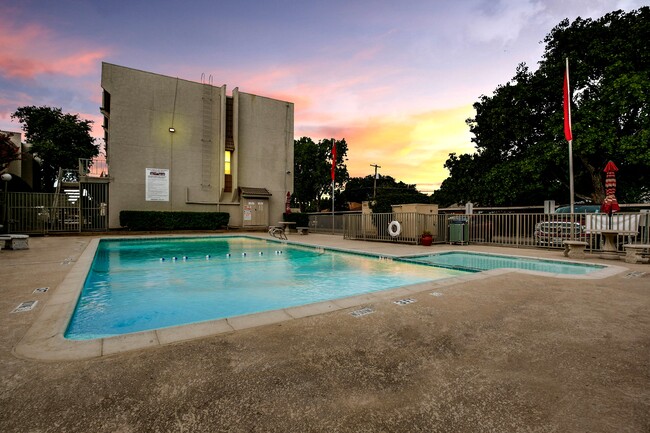 Forest Park Village in Dallas, TX - Building Photo - Building Photo