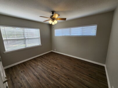 112 Bluebonnet Rd in La Vernia, TX - Building Photo