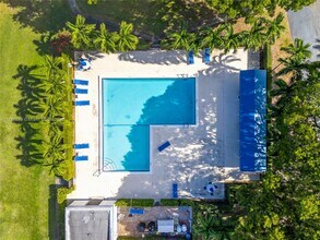 16100 Golf Club Rd in Weston, FL - Building Photo - Building Photo