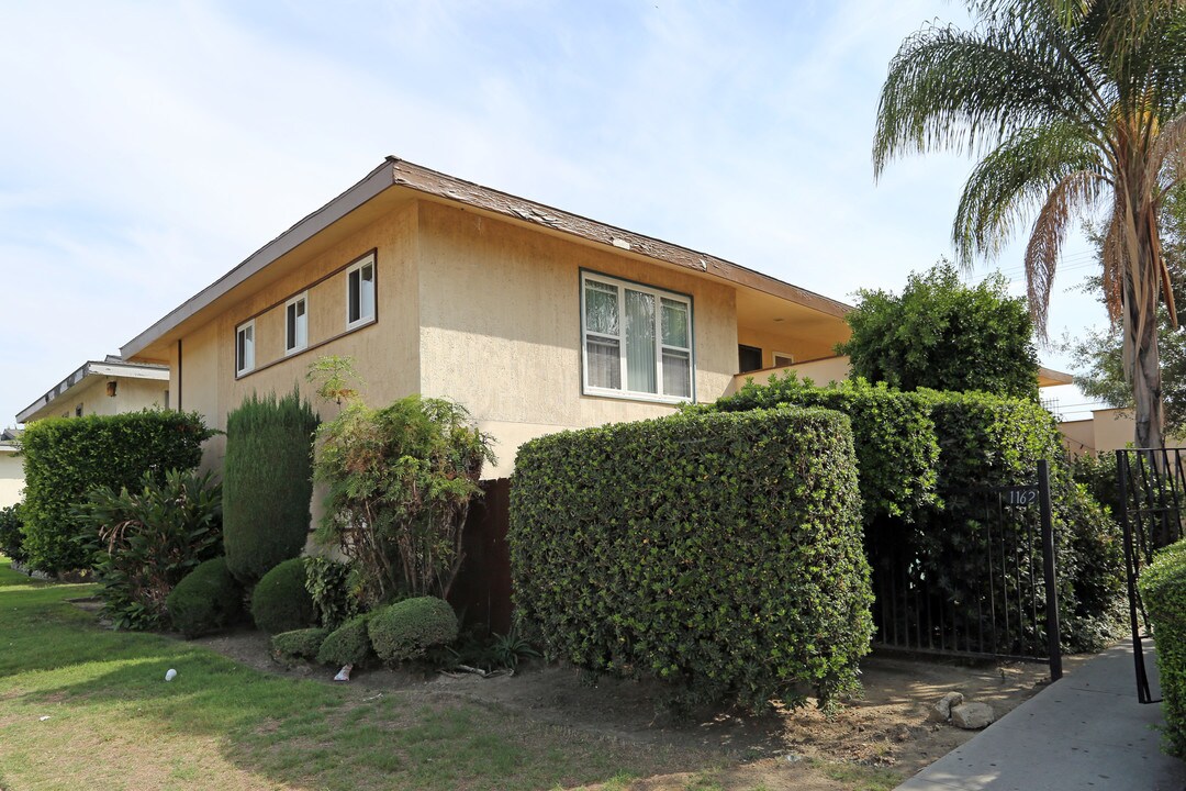 1162 W Casa Grande Ave in Anaheim, CA - Foto de edificio